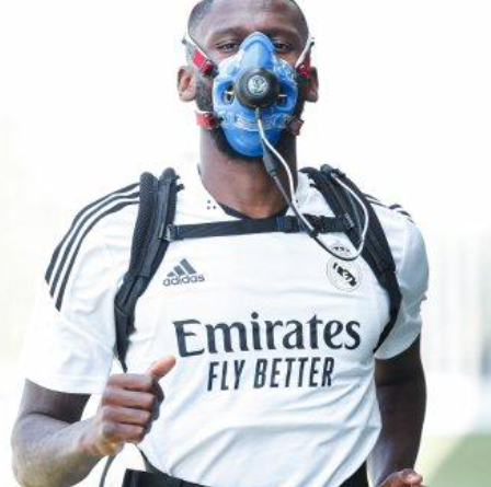 Masker Pernapasan untuk Latihan Sepak Bola