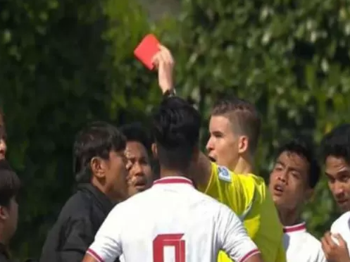 kartu-merah-ternyata-bisa-jadi-pahlawan-tim