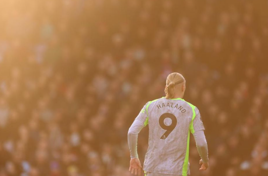aksi-unik-pemain-erling-haaland-jelang-natal-2025
